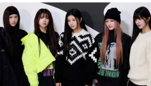 Picture of ILLIT (L-R: Yunah, Moka, Wonhee, Iroha, Minju)