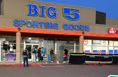 Photo of the front of the Big 5 store in Renton, Washington.