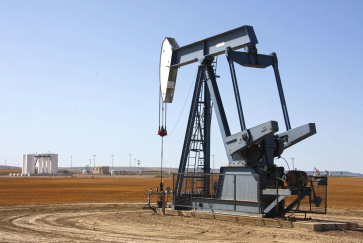 Image of an oil pumpjack by Petra on Pixabay.